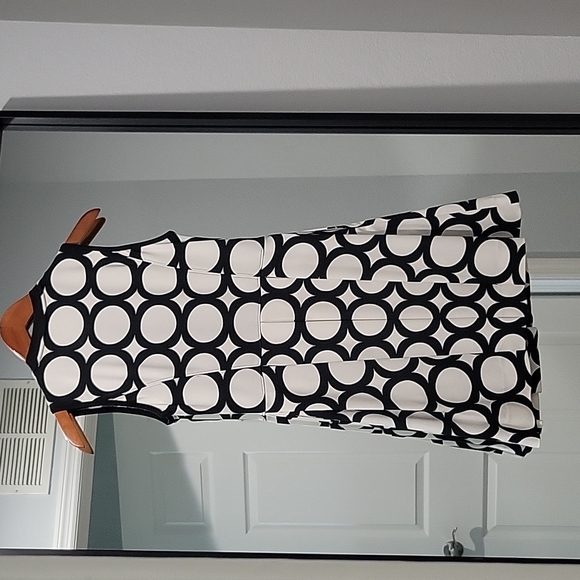 Dress - Picture 4 of 4